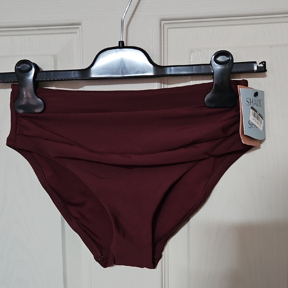 SHADE & SHORE BURGUNDY MIDRISE BIKINI BOTTOM: NEW WITH TAGS: SIZE S (4-6)